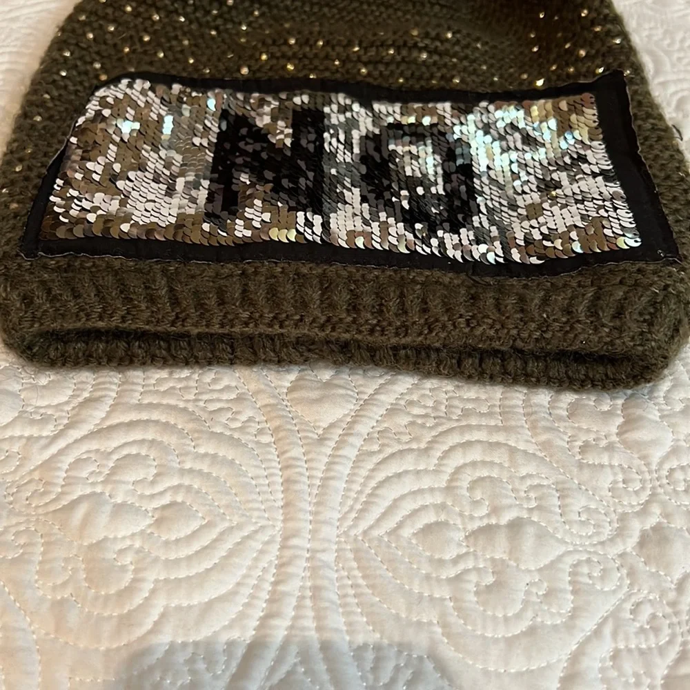 YES/NO sequin beanie‎ with pom pom